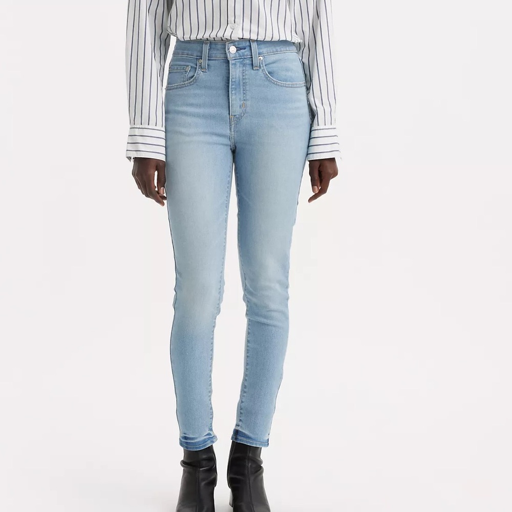 Levi’s 721 High Rise Skinny Jeans in Light Wash